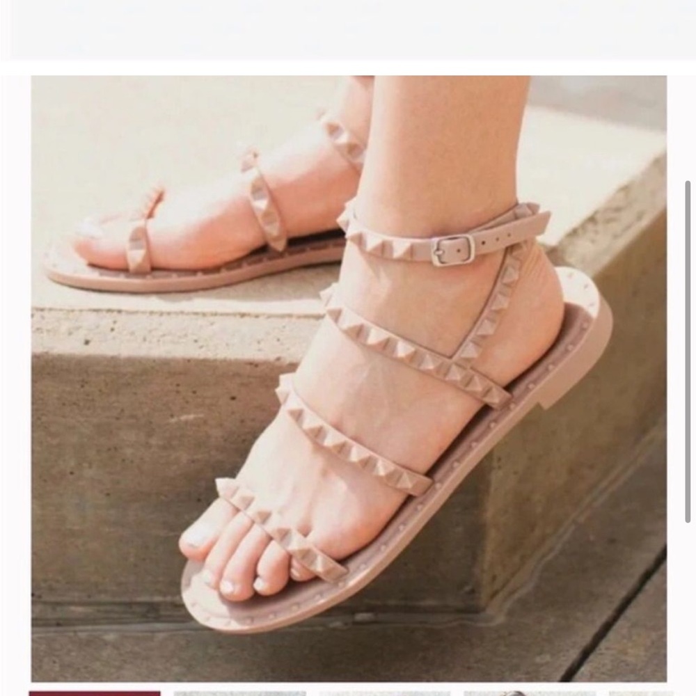 Nicole Miller Tan Gladiator Sandals with Studded Straps size 6, jelly